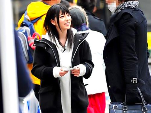 〚素人ナンパして中出しSEX！〛美少女系女優が一般男性を逆ナンパして生ハメで膣内射精までさせるヤバい企画！！！