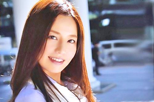 〚カワイイ人妻は好きですか？❤〛スレンダーな美女とホテルで待ち合わせ⇒日ごろの欲求不満に耐えられなくてハメ撮り出演★★