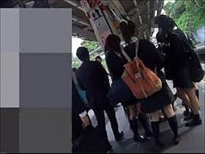 【盗撮】JKのパンツ見たい人ちょっときてw