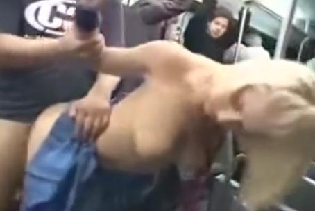 金髪白人JKを電車で日本式本気Hしちゃうよ！！