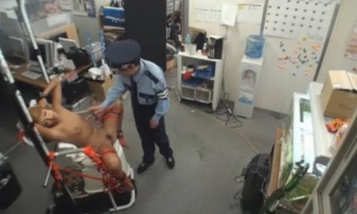 【ギャル】部屋で全裸で拘束されて放置された黒ギャルはやってくる男達に次々と犯されて・・【拘束レイプ】