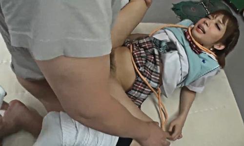 【女子高生】縄で縛られたギャル女子高生が振った男に撮影されながらおっさんにレイプされる【拘束レイプ】