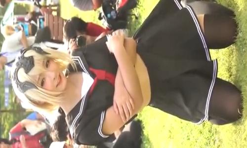 【お姉さん】某キャラクターのコスプレをする可愛いレイヤーさんを堂々と撮影【パンチラ盗撮】