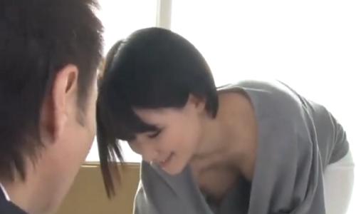 【人妻】ゴミ出しに来た無防備な人妻の胸チラを目撃したサラリーマンが・・・【寝取られレイプ】