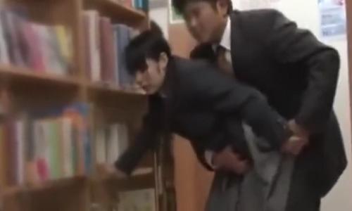 【佳苗るか】変態リーマンに図書館の中でバックから犯されるロリJK・・・【凌辱レイプ】