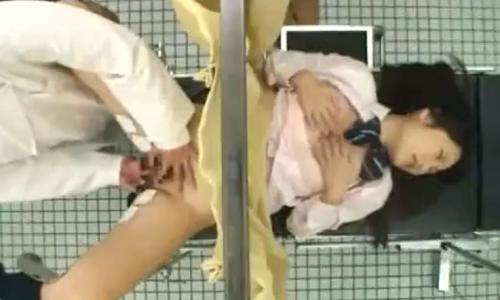 【女子高生】生理不順で産婦人科の診察を受ける女の子に中出し決める糞医者ｗ【悪徳医師】