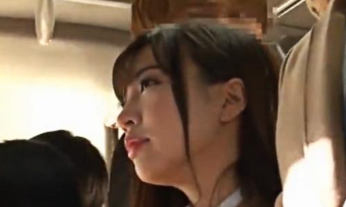 【女子高生】バスの中で痴漢してきた男に追いかけられて外でも痴漢されて・・・【痴漢レイプ】