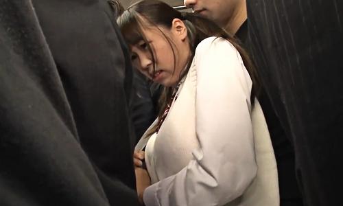 【女子高生】満員電車でいきなり痴漢された女子高生が声も出せずにパンツをずり下ろされて・・・【痴漢陵辱】