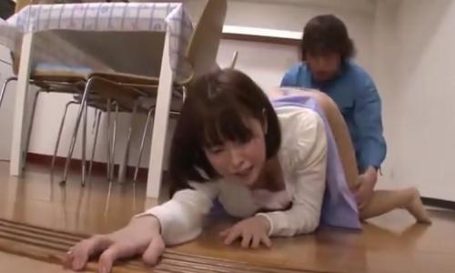 【人妻】点検と称してやって来た業者風な男に襲われてレイプされちゃう【陵辱レイプ】