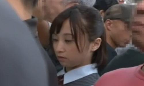 【女子高生】満員電車で痴漢される女の子が体操選手も真っ青な体勢で犯されるｗ【痴漢レイプ】