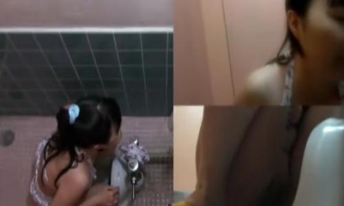 【女子中学生】プールにあるトイレを隠し撮りして少女たちの放尿を盗撮【放尿盗撮】