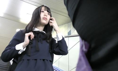 【女子高生】清楚系な女の子が痴漢に襲われて激しく手マンされてしまうｗｗｗ【痴漢盗撮】
