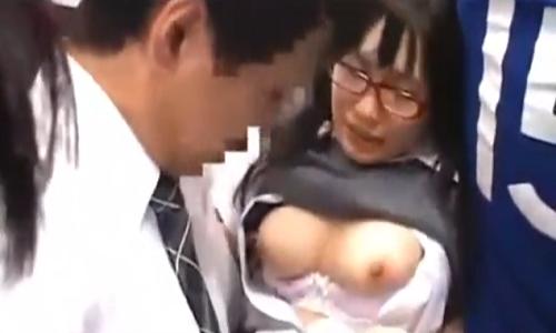 【女子高生】メガネの可愛い女子高生が痴漢にレイプされてされるがまま・・・【痴漢レイプ】