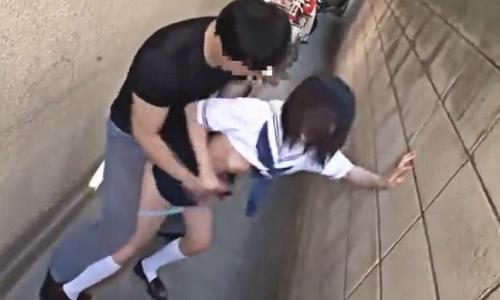 【女子高生】路地裏で一心不乱に少女にチンポを突き立てる鬼畜レイプ魔【陵辱レイプ】