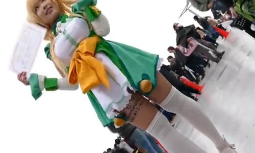 【お姉さん】某イベントのコスプレイヤーさんを合法的に撮影してパンツも激写！【パンチラ盗撮】