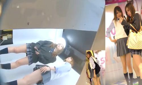 【女子高生】ゲーセンのプリクラ機は穴場！？はしゃぐ姿を下から盗撮ｗ【パンチラ盗撮】