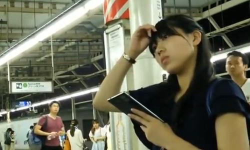 【お姉さん】可愛い娘を発見したので顔を撮影してパンツを盗撮ｗ【パンチラ盗撮】