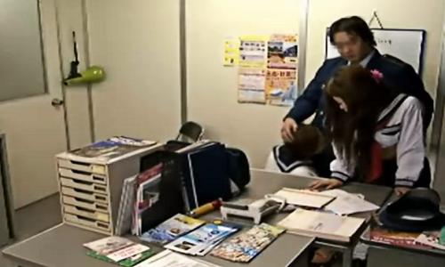 【女子高生】万引きした女子高生二人が警備員のおっさんに脅迫レイプされる・・・【万引きレイプ】