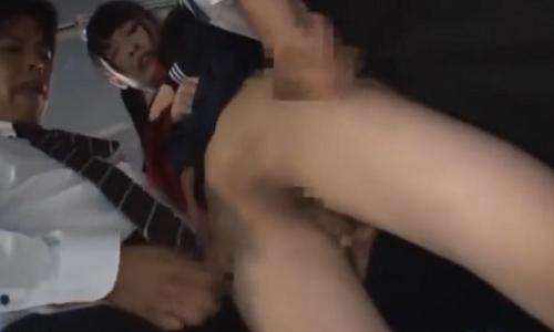 【女子高生】バスに乗り込んだ少女が下ろしてもらえずにたくさん男たちに・・・【陵辱レイプ】