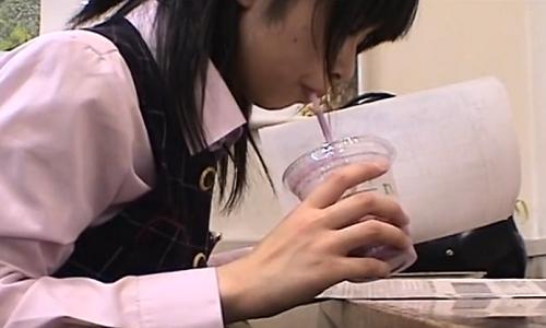 【OL】このランチタイム中のOLがこの後トイレでオナニーするなんて・・・【オナニー盗撮】