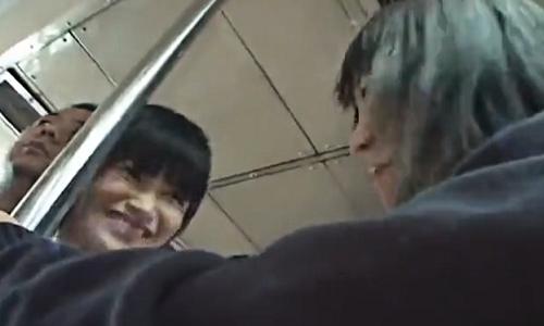 【女子高生】仲良くバスに乗っていた女の子二人が集団痴漢に遭ってしまい凌辱される・・・【集団痴漢】