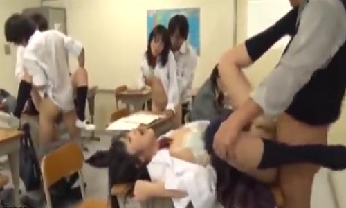 【女子高生】ブチ切れた教師が女子生徒をレイプして男子たちも混ざり・・・【陵辱レイプ】