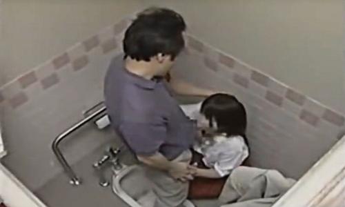 【女子高生】トイレに連れ込まれた女子高生がおっさんに犯されている一部始終【陵辱レイプ】