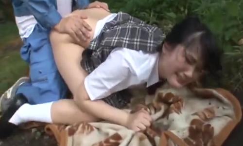 【女子高生】人気の無い森の中で作業服の男に徹底的に犯されてしまう・・・【陵辱レイプ】
