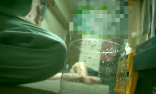 【女子大生】就活を頑張っている女子大生の部屋に侵入して飲み物に薬を・・・【昏睡盗撮】