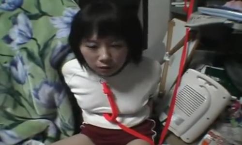 【女子高生】体操着姿の少女に首輪を付けてご主人様に部屋の中で調教される・・【SM調教】