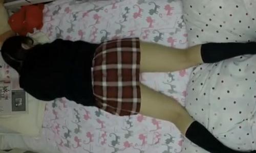 【女子高生】二段ベッドの上でオナニーする女の子が盗撮されてるとも知らずに・・・【オナニー盗撮】