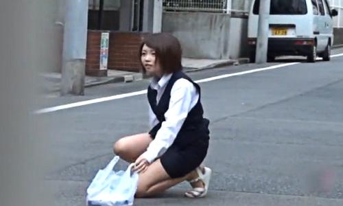 【OL】街中を歩いているOLさんたちに悪戯をしているところを隠し撮り【盗撮悪戯】
