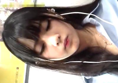 電車で超可愛い美少女JKのスカート内！可愛い子のパンティはエロさが倍増！！