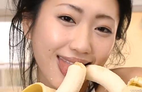 【壇蜜】美乳スレンダーお姉さんのエロス満載！裸エプロンからバナナを使った疑似フェラおっぱいにクリームぬりぬりまでエロ過ぎ