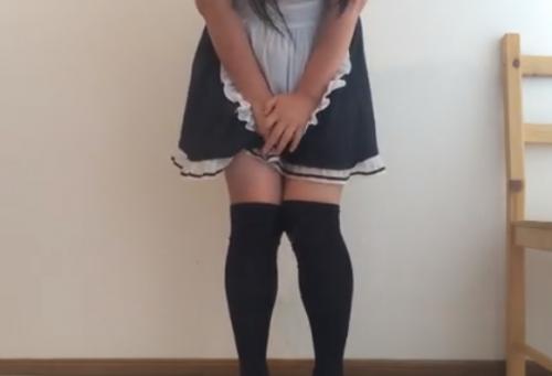 おしっこを我慢しているぽっちゃりメイドが思わず漏らしてしまう決定的ショット！小さな声で呻きながら「じょろじょろじょろ～」