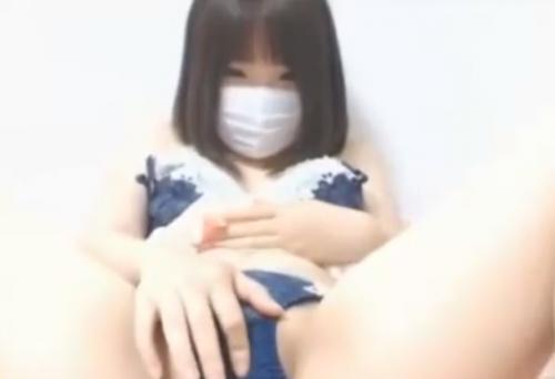 ライブチャットでこんな可愛い子見つけた！関西弁が初々しい美少女ライバーぷっくりおまんこはみ出させてマン筋すりすりw