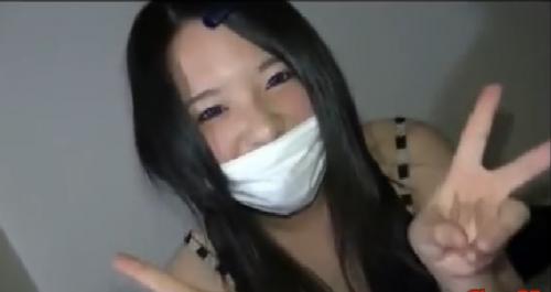 まだあどけないスレンダー黒髪美少女が覆面男に犯される！？ちっぱい吸われ電マ当てられあんあん喘ぐ姿がめちゃエロいw