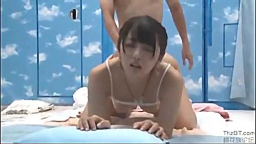 『何ッ、してるか…わかってるッ…？』友達にナマ挿入されて拒み切れないＪＤ
