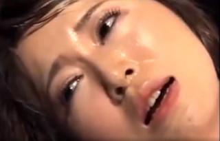 電動ドリルバイブで何度も何度も激イキ痙攣潮吹きさせて気絶したらビンタで起こしてまた電動ドリル！いい顔で絶頂して失神する！
