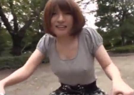 【辻本りょう】おっぱいの大きなお姉さんが電マ付き自転車でサイクリング！感じて乳首が勃起し服の上からでも丸分かりｗ