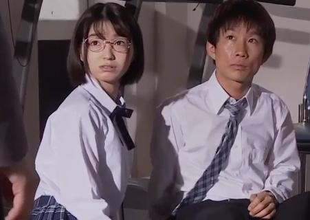 【倉本すみれ】優しい顔して近づいてきた同級生の策略にはまった風紀委員！2人きりの教室でレイプされてしまう…