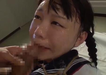 【小西まりえ】逆さイラマチオでえずき汁が顔にかかってドロドロのぐちゃぐちゃ、そんな状態で犯され喉奥射精されるJK