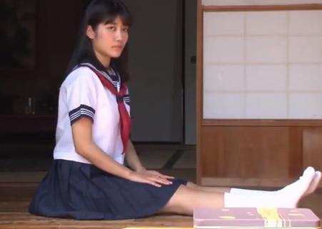 【神宮寺ナオ】お昼寝している所を叔父さんに襲われ、昔から好きだった事もあり体を許してしまう姪っ子