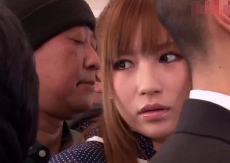 【安城アンナ】『嫌だ、助けて…』満員電車で痴漢に遭うギャル女子大生。チンポまで擦り付けてきてスカートに精液が！