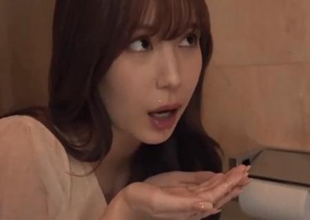 【明里つむぎ】酔った勢いで彼氏の親友のチンポを便所で咥えてしまった女子が、口だったら浮気じゃないよねと自分に言い聞かすｗ