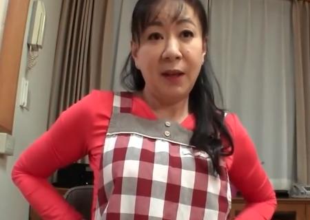 【真下ちづる】妻が出産の為入院したので家事をしに来てくれた義母53歳。マッサージしてあげると感じてる様なので…