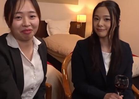 【吉高寧々】新入社員の研修旅行中にブスな親友が眠ると急に大胆になって、親友彼氏の耳元でささやきながら誘惑する！