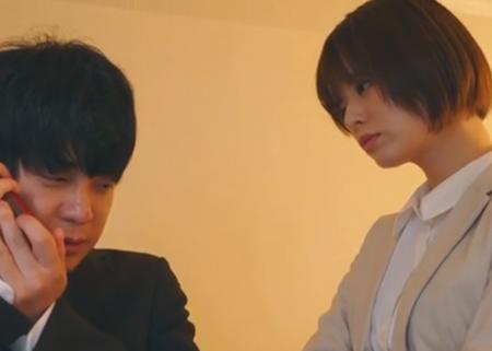 【月乃ルナ】研修先のホテルが手違いで相部屋に。同期のOLがクソ童貞と足蹴にしてきたので怒った俺は中出しレイプした！