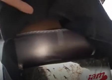 座ってる女子校生のスカートをめくってパンティを見る！ミニスカなんか履いてるそっちが悪いんじゃねぇか
