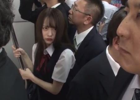 【松本いちか】満員電車で痴漢されても大人しいが故に声を出せず、やられ放題されてしまう陰キャ女子校生